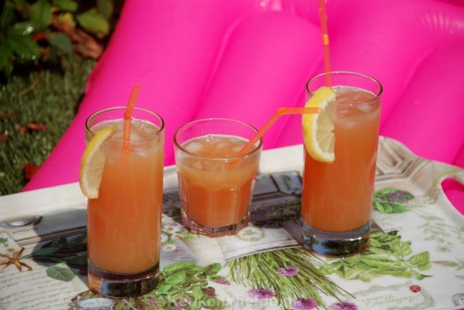 Sex on the beach cocktail