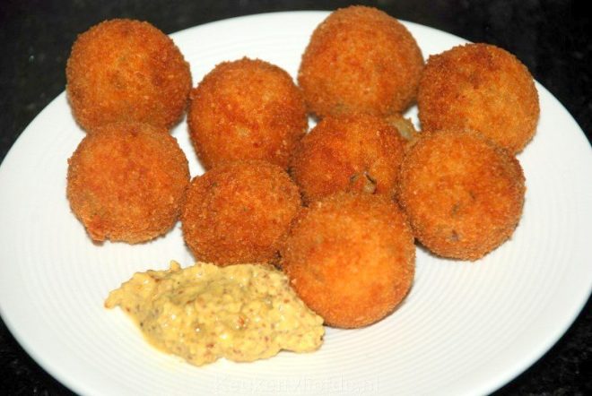 Rundvleesbitterballen