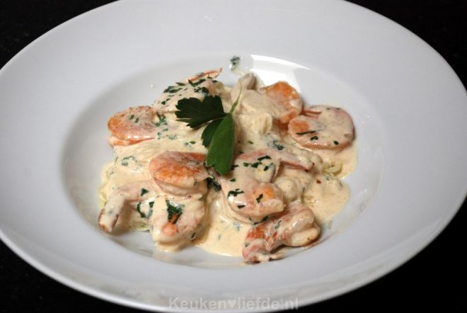 Pasta met roomsaus en scampi’s