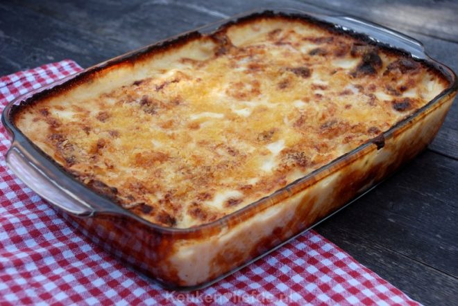 Ovenpasta met bloemkool en ham- en kaassaus