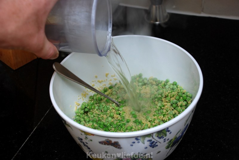 Couscoussalade met tuinbonen, munt en feta