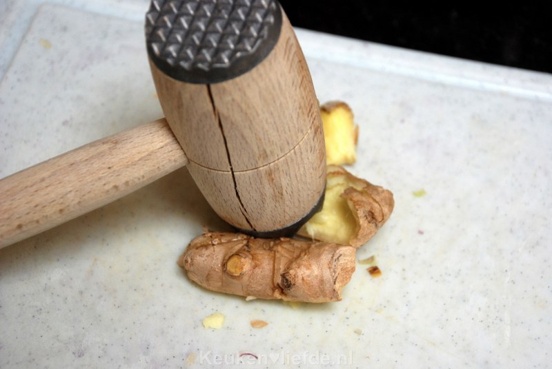 Gember pletten met vleeshamer