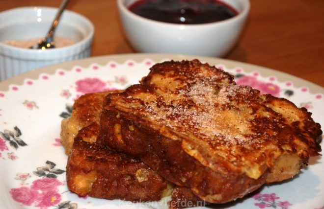 Wentelteefjes van suikerbrood met kaneelsuiker