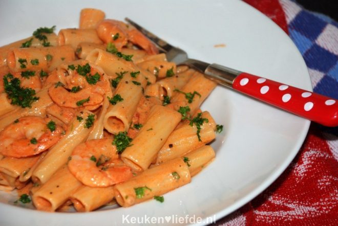 Pasta met garnalen en cognac-tomatenroomsaus