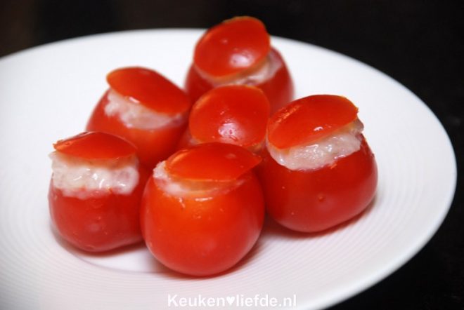 Gevulde cherrytomaatjes met haringtartaar