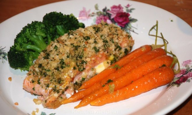 Zalm uit de oven met krokante peterseliekorst