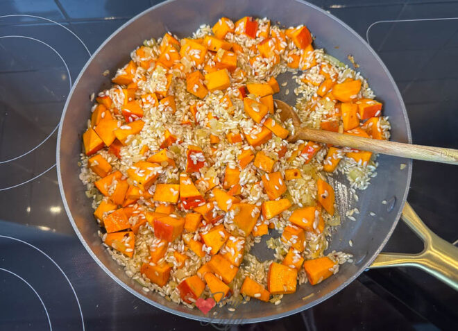 Pompoen en rijst aanbakken