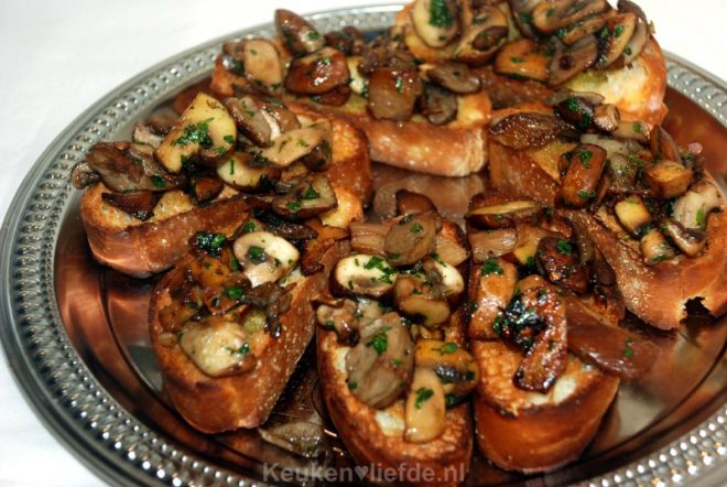 Bruschetta met paddenstoelen