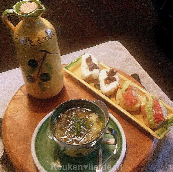 Venkelsoep met mozzarellacrostini van Lya