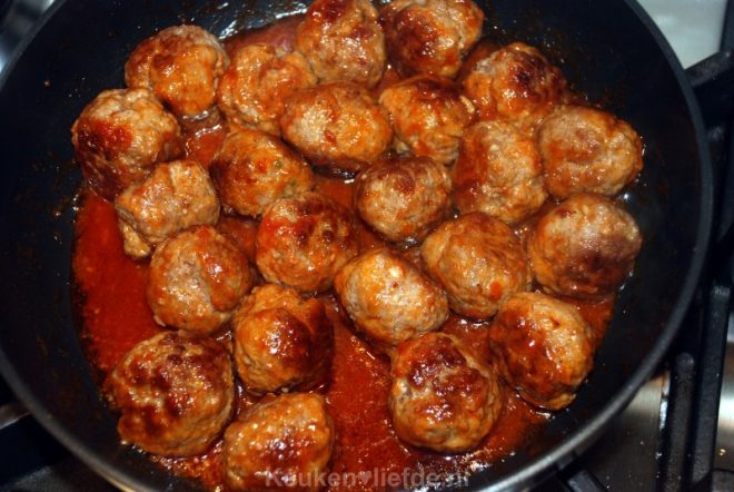 Gehaktballetjes in snelle tomatensaus