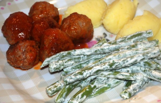 Sperziebonen in romige dillesaus
