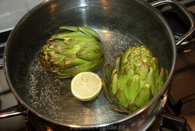 Artisjok met dipsaus als lekker hapje
