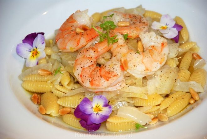 Pasta met venkel, bleekselderij en gamba’s