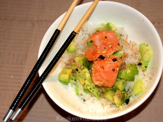 Sushi bowl met mi-cuit zalm