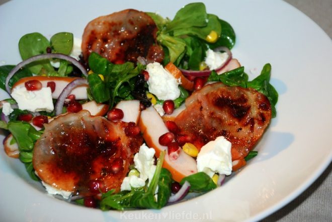 Maaltijdsalade met gerookte kip