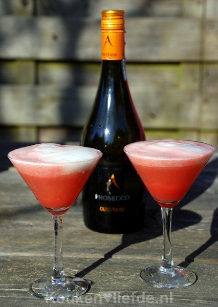 Sexy Flirtini cocktail!