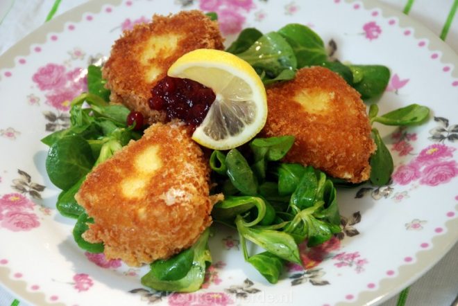 Gebakken camembert met preiselbeeren