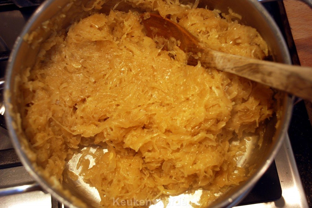 Fluweelzachte kerriezuurkool