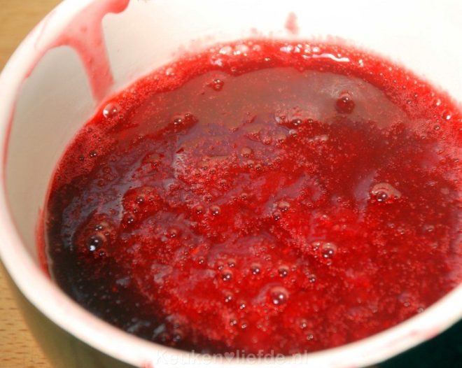 Rode vruchtencoulis (dessertsaus)