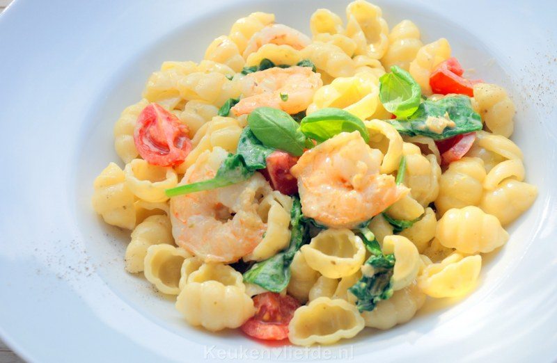 Pasta met garnalen in pesto-roomsaus