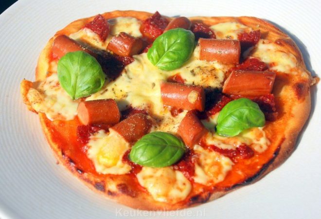 Pizza met knakworstjes