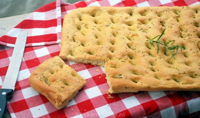 Focaccia met rozemarijn