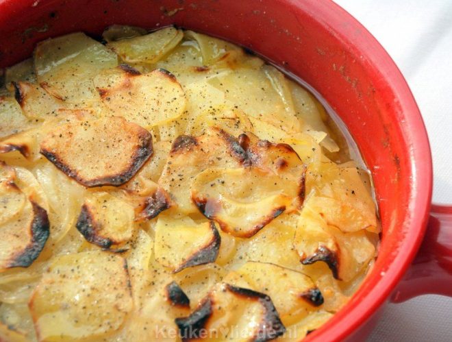 Aardappelgratin met bouillon – pommes boulangère