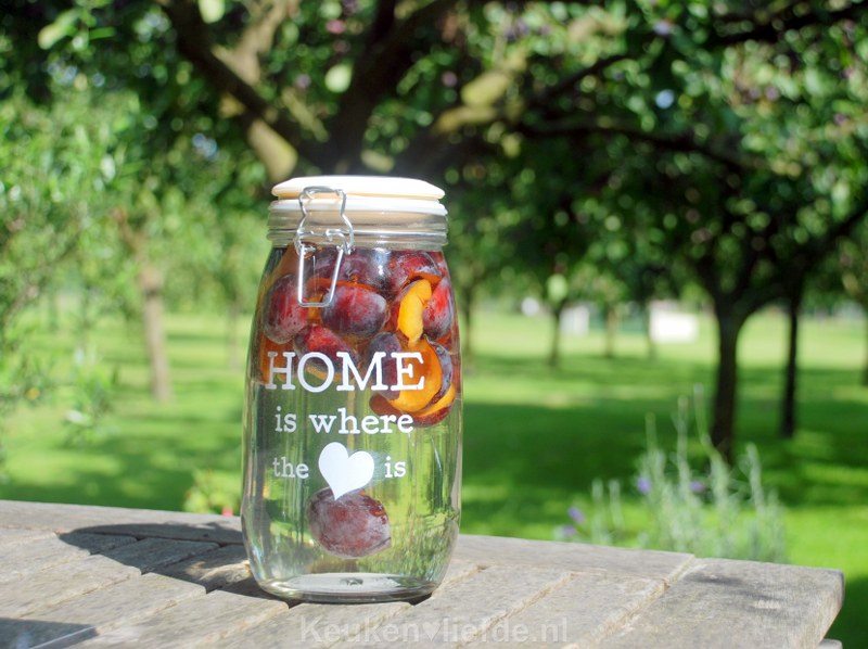 Zelfgemaakte pruimenlikeur