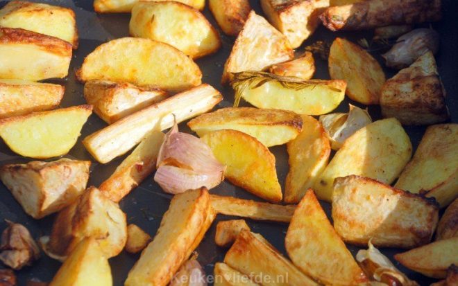 Aardappels, pastinaak en knolselderij uit de oven