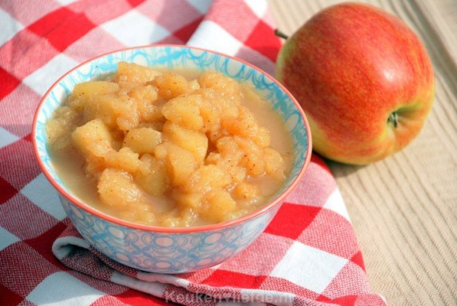 Appelcompote met kaneel en rozijnen