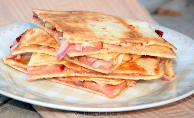 Quesadilla met grillworst en kaas