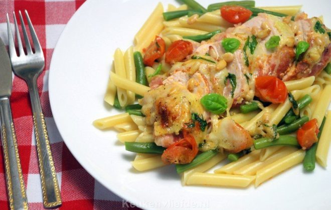 Kip caprese met penne en sperziebonen
