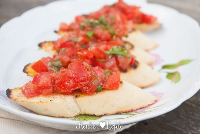 Speels & Smakelijk: tomatenbruschetta