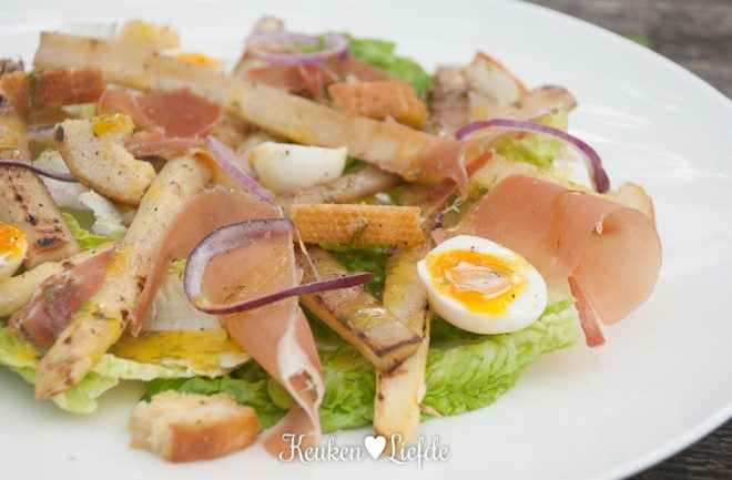 Asperge salade met parmaham en kwarteleitjes