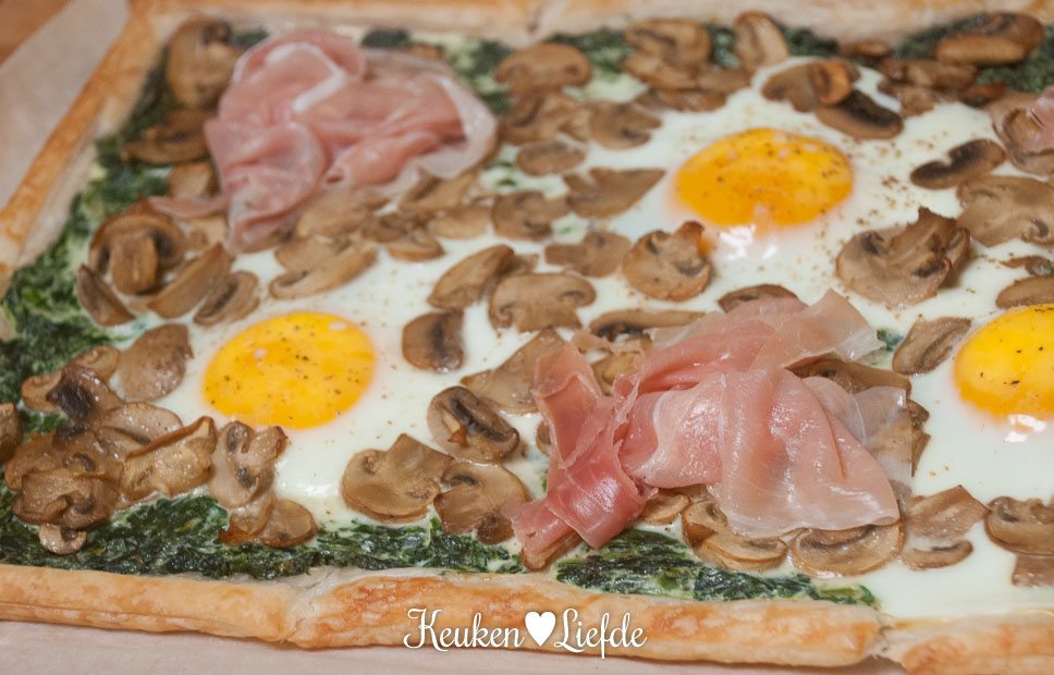 Spinazieplaattaart met ham en ei