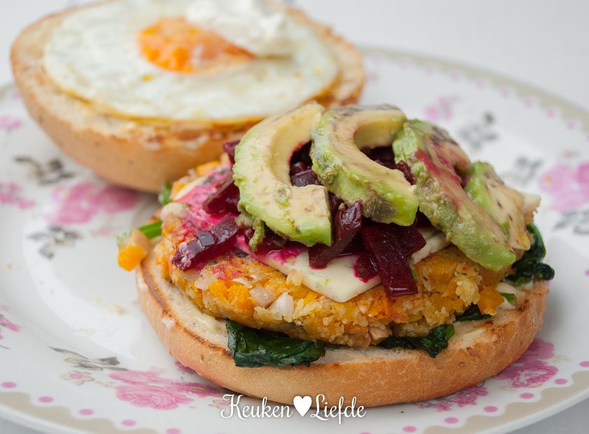 Pompoenburger met blauwe kaas