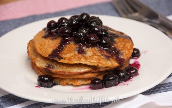 Havermout-pannenkoeken met blauwe bessen