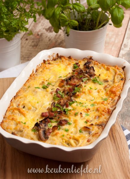 Spätzle-ovenschotel met spek en champignons