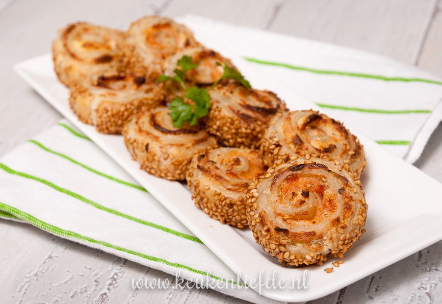 Bladerdeeghapje met zalm en roomkaas