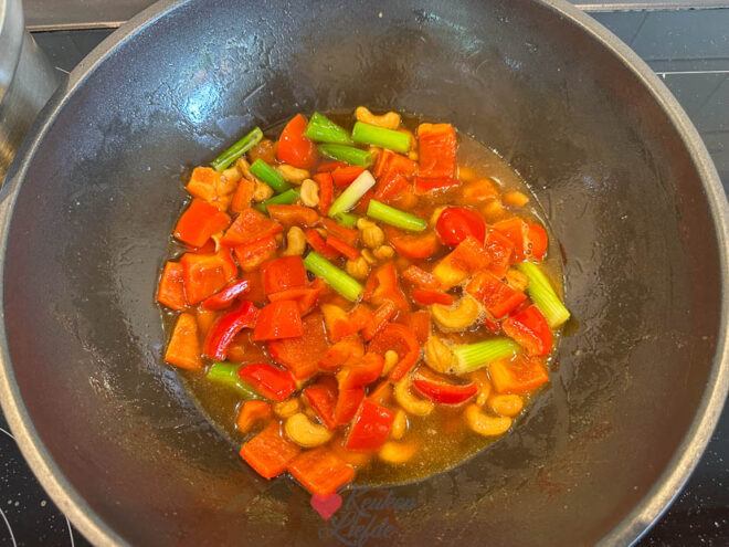Saus toevoegen