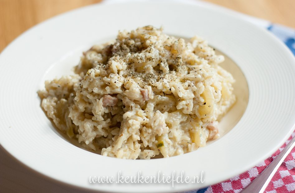 Eenpansgerecht met rijst en komkommer