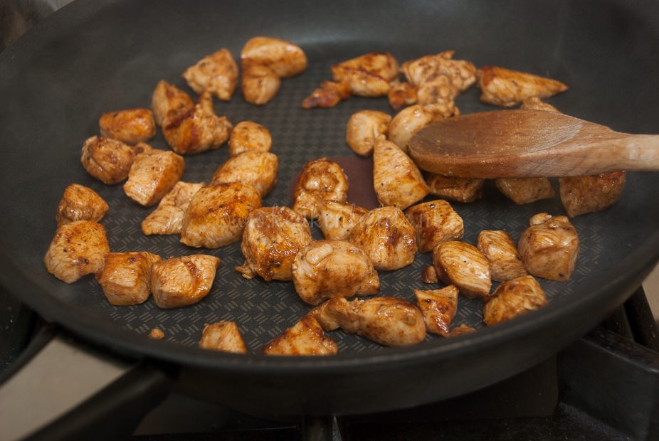 Kip stroganoff met sugarsnaps