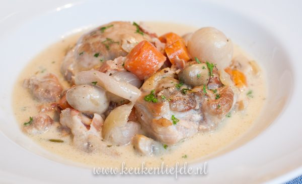 Kippannetje met champignons en room