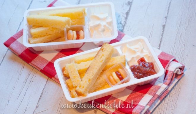 Kindertraktatie: cakefrietjes