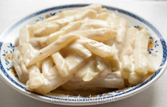 Koolrabi frietjes met een sausje
