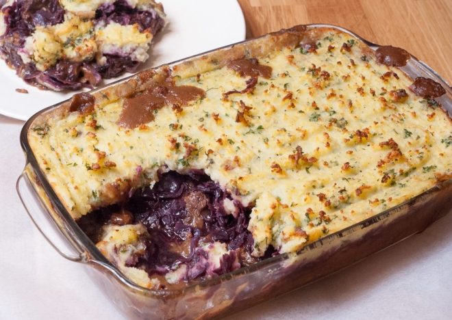 Ovenschotel met stoofvlees en rodekool
