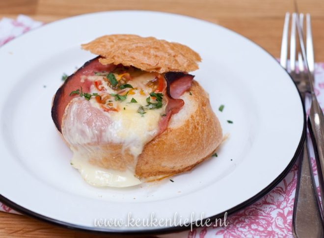 Video: gevuld broodje met ei en ham