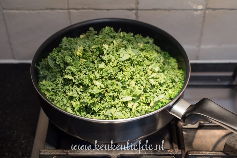 Pannenkoek met boerenkool en rookworst