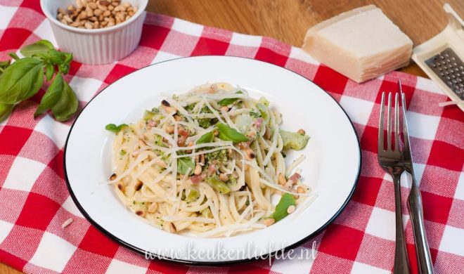 Pasta met Boursin, broccoli en spekjes