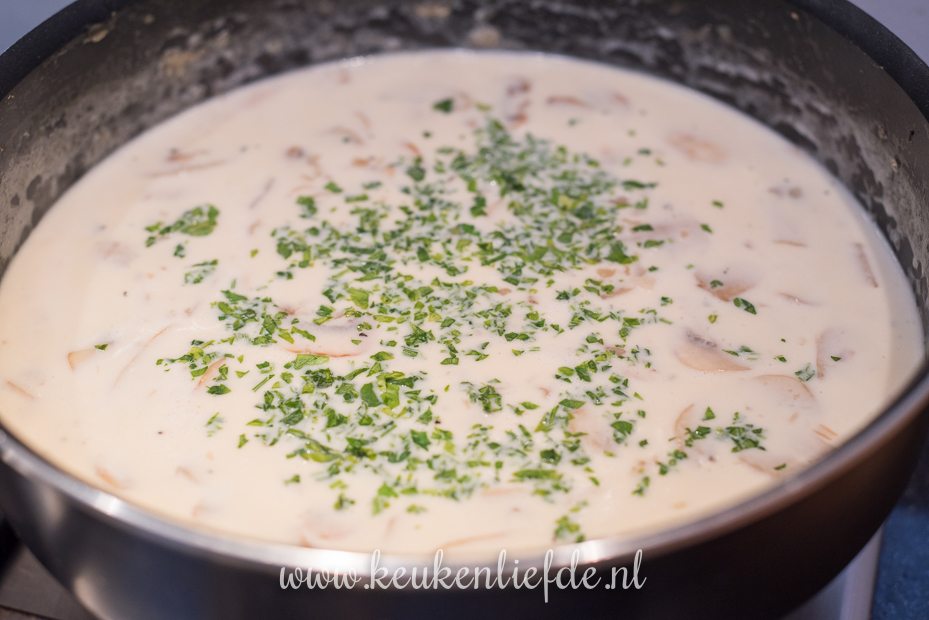 Schnitzel met champignonroomsaus
